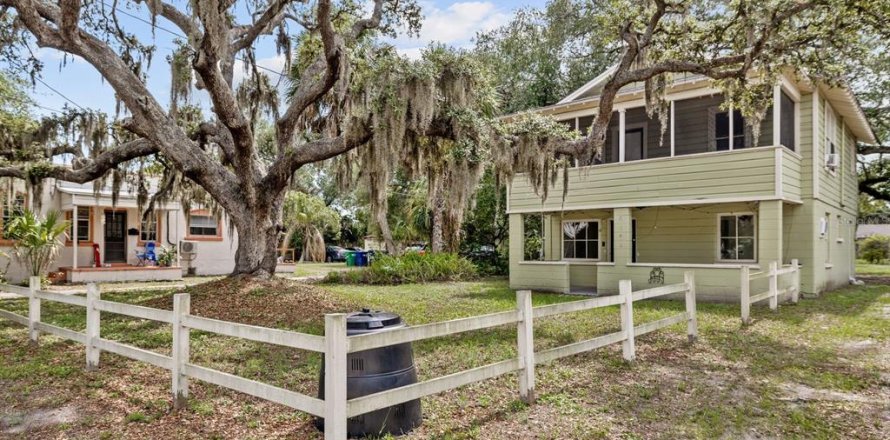 Duplex à Tampa, Floride 3 chambres, 124.86 m2 № 2389238
