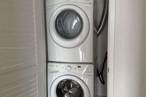 Copropriété à louer à Miami, Floride: 3 chambres, 154.22 m2 № 1823729 - photo 17