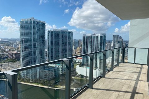 Copropriété à louer à Miami, Floride: 3 chambres, 154.22 m2 № 1823729 - photo 3