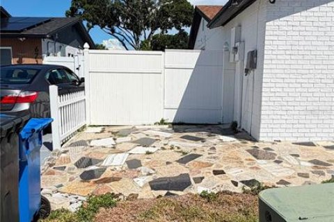 House in Tampa, Florida 3 bedrooms, 120.31 sq.m. № 2120727 - photo 19