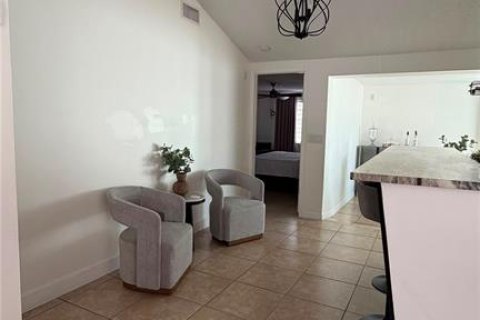 House in Tampa, Florida 3 bedrooms, 120.31 sq.m. № 2120727 - photo 28