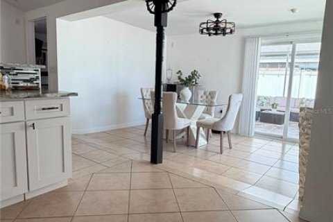 House in Tampa, Florida 3 bedrooms, 120.31 sq.m. № 2120727 - photo 22