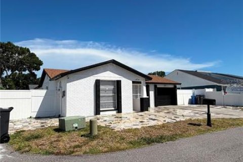 Villa ou maison à Tampa, Floride 3 chambres, 120.31 m2 № 2120727