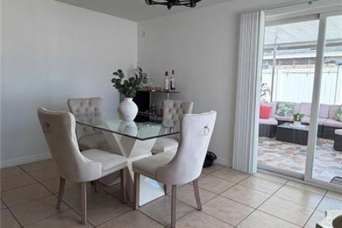 House in Tampa, Florida 3 bedrooms, 120.31 sq.m. № 2120727 - photo 16