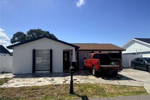 House in Tampa, Florida 3 bedrooms, 120.31 sq.m. № 2120727 - photo 27