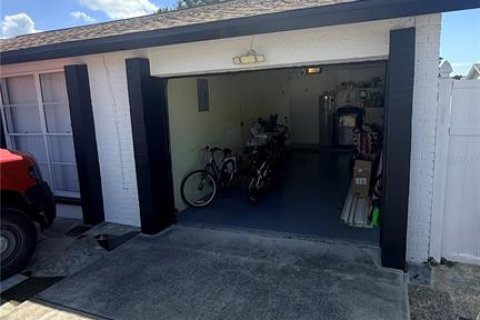 House in Tampa, Florida 3 bedrooms, 120.31 sq.m. № 2120727 - photo 3