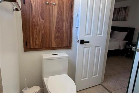 House in Tampa, Florida 3 bedrooms, 120.31 sq.m. № 2120727 - photo 30