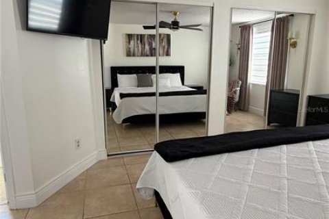 House in Tampa, Florida 3 bedrooms, 120.31 sq.m. № 2120727 - photo 26