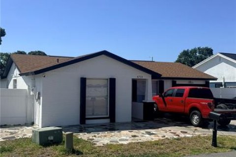 House in Tampa, Florida 3 bedrooms, 120.31 sq.m. № 2120727 - photo 18
