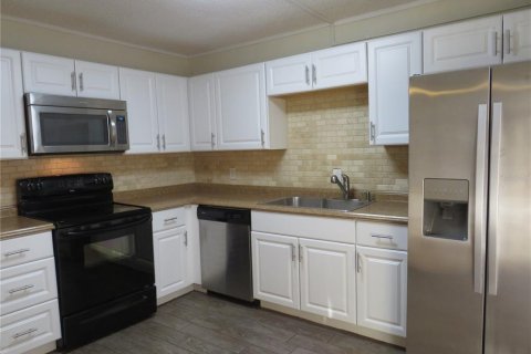 Townhouse in New Smyrna Beach, Florida 2 bedrooms, 123.37 sq.m. № 1795887 - photo 13