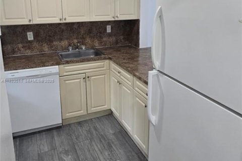 Apartment in Cutler Bay, Florida 2 bedrooms, 40372.35 sq.m. № 1991805 - photo 1