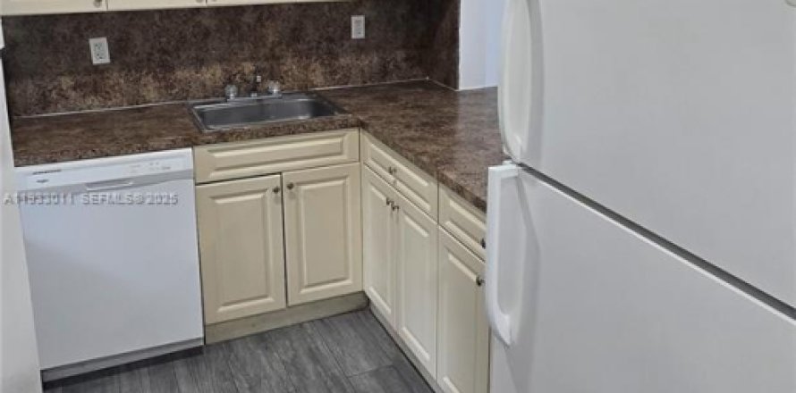 Apartment in Cutler Bay, Florida 2 bedrooms, 40372.4 sq.m. № 1991805