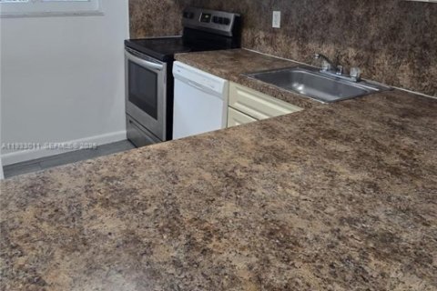 Apartment in Cutler Bay, Florida 2 bedrooms, 40372.35 sq.m. № 1991805 - photo 5