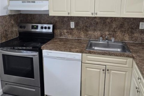 Apartment in Cutler Bay, Florida 2 bedrooms, 40372.35 sq.m. № 1991805 - photo 2