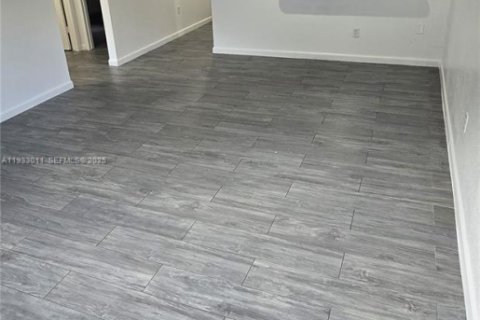 Apartment in Cutler Bay, Florida 2 bedrooms, 40372.35 sq.m. № 1991805 - photo 13