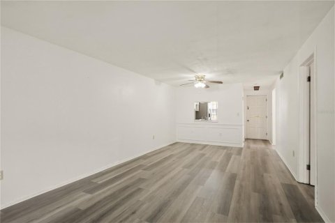 Condo in New Port Richey, Florida, 2 bedrooms  № 2150460 - photo 8