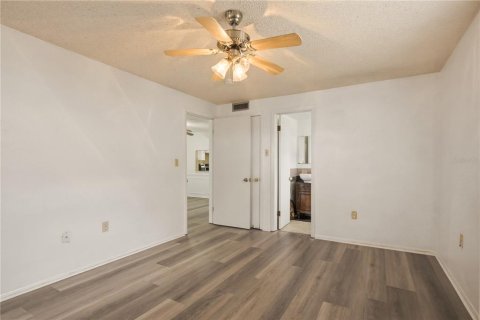 Condo in New Port Richey, Florida, 2 bedrooms  № 2150460 - photo 11