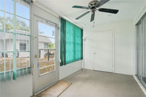 Condo in New Port Richey, Florida, 2 bedrooms  № 2150460 - photo 17