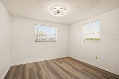 Condo in New Port Richey, Florida, 2 bedrooms  № 2150460 - photo 13