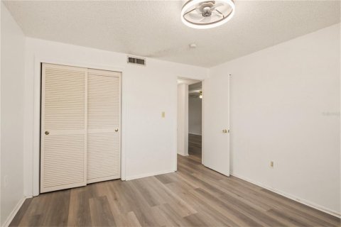 Condo in New Port Richey, Florida, 2 bedrooms  № 2150460 - photo 14