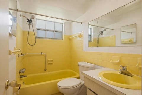 Condo in New Port Richey, Florida, 2 bedrooms  № 2150460 - photo 15