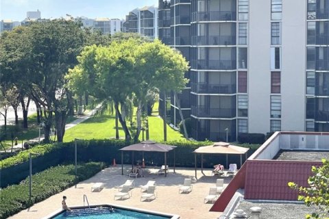 Condo in Aventura, Florida, 1 bedroom  № 1954083 - photo 9