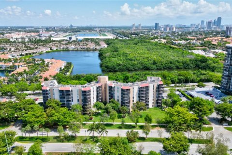 Condo in Aventura, Florida, 1 bedroom  № 1954083 - photo 16