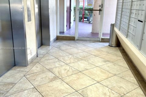 Condo in Aventura, Florida, 1 bedroom  № 1954083 - photo 12