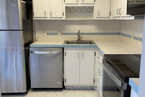 Condo in Aventura, Florida, 1 bedroom  № 1954083 - photo 2