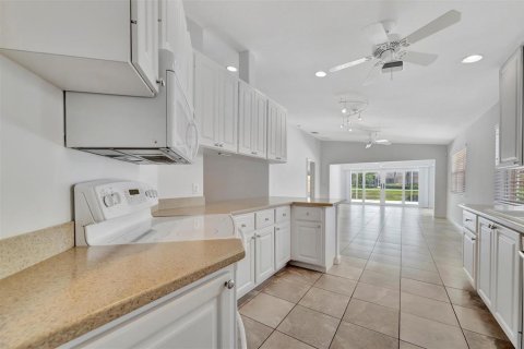 House in Sarasota, Florida 2 bedrooms, 157.28 sq.m. № 1853472 - photo 8