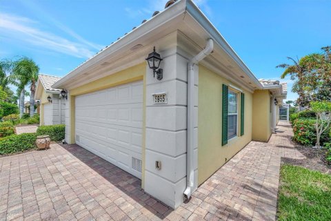 House in Sarasota, Florida 2 bedrooms, 157.28 sq.m. № 1853472 - photo 3