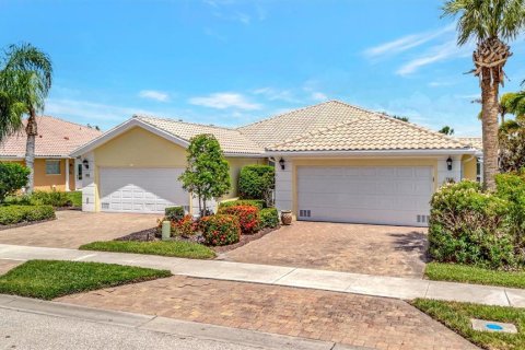 House in Sarasota, Florida 2 bedrooms, 157.28 sq.m. № 1853472 - photo 1