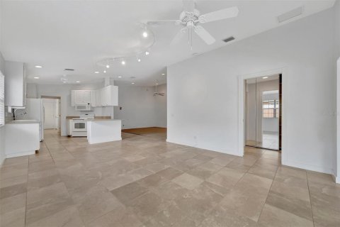 House in Sarasota, Florida 2 bedrooms, 157.28 sq.m. № 1853472 - photo 14