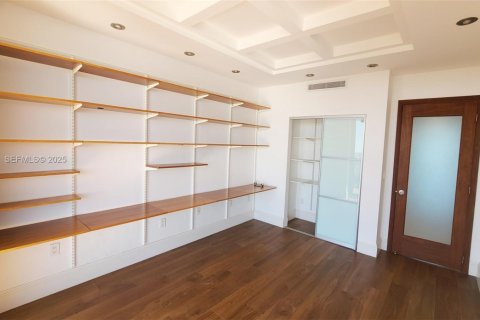 Condo in Miami Beach, Florida, 3 bedrooms № 2006765 - photo 19