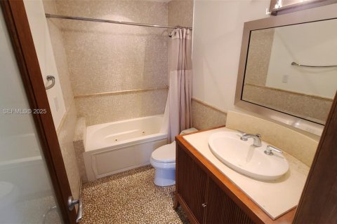 Condo in Miami Beach, Florida, 3 bedrooms № 2006765 - photo 22