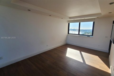 Condo in Miami Beach, Florida, 3 bedrooms № 2006765 - photo 14