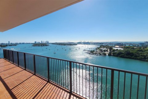 Condo in Miami Beach, Florida, 3 bedrooms № 2006765 - photo 2