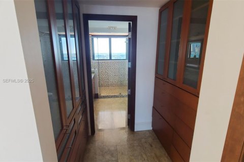 Condo in Miami Beach, Florida, 3 bedrooms № 2006765 - photo 16