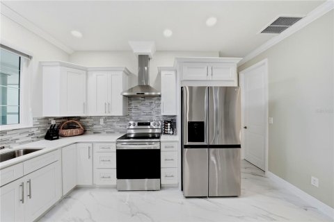 House in Largo, Florida 3 bedrooms, 165.55 sq.m. № 2429546 - photo 15