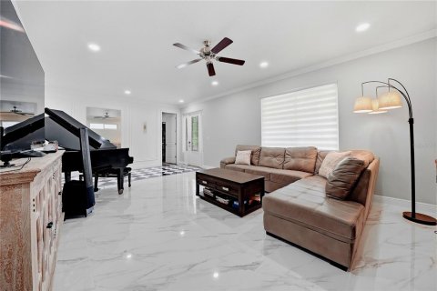House in Largo, Florida 3 bedrooms, 165.55 sq.m. № 2429546 - photo 10
