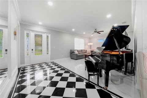 House in Largo, Florida 3 bedrooms, 165.55 sq.m. № 2429546 - photo 12