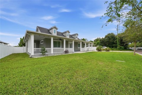 House in Largo, Florida 3 bedrooms, 165.55 sq.m. № 2429546
