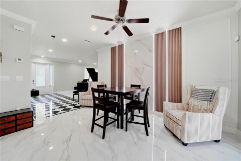 House in Largo, Florida 3 bedrooms, 165.55 sq.m. № 2429546 - photo 13