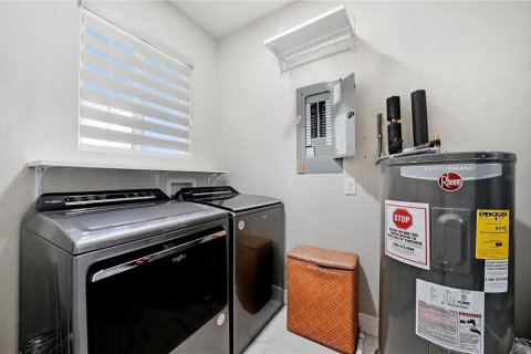 House in Largo, Florida 3 bedrooms, 165.55 sq.m. № 2429546 - photo 27