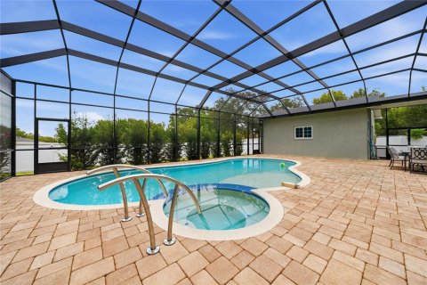 House in Largo, Florida 3 bedrooms, 165.55 sq.m. № 2429546 - photo 29