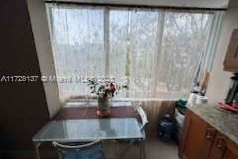 Copropriété à vendre à Sunny Isles Beach, Floride: 2 chambres, 81.29 m2 № 2018535 - photo 11