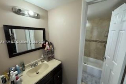Copropriété à vendre à Sunny Isles Beach, Floride: 2 chambres, 81.29 m2 № 2018535 - photo 17