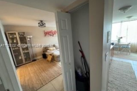 Copropriété à vendre à Sunny Isles Beach, Floride: 2 chambres, 81.29 m2 № 2018535 - photo 5