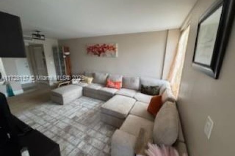 Copropriété à vendre à Sunny Isles Beach, Floride: 2 chambres, 81.29 m2 № 2018535 - photo 2