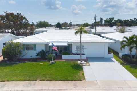 Villa ou maison à Pinellas Park, Floride 2 chambres, 147.44 m2 № 2100966